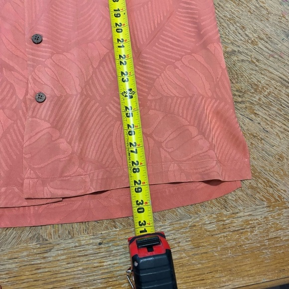 Tommy Bahama Medium Coral Floral Leaf Shape Pattern Hawaiian Tropical 100% Silk - Picture 9 of 9